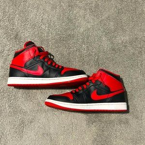 AIR JORDAN MID, black and red and white.